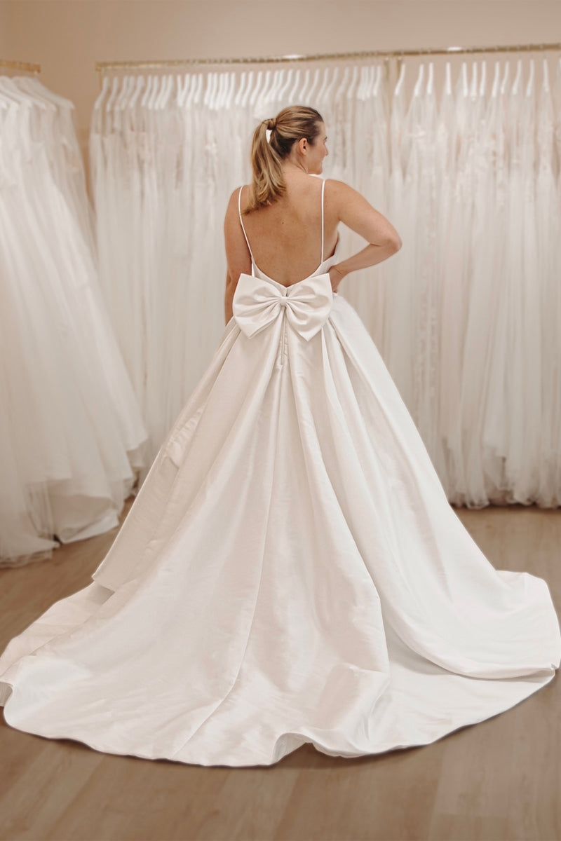 Graceful A-Line Sweetheart White Wedding Dresses Gown with Bow Back HS669