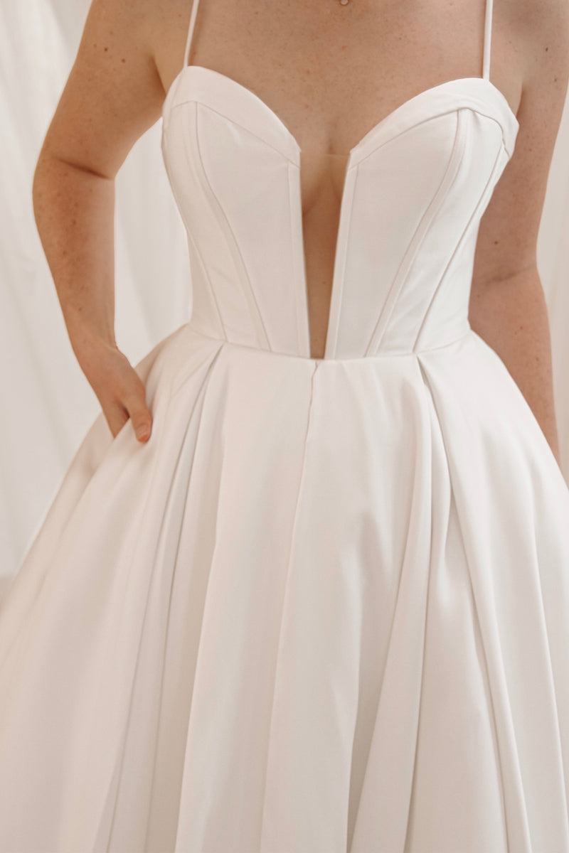 Graceful A-Line Sweetheart White Wedding Dresses Gown with Bow Back HS669