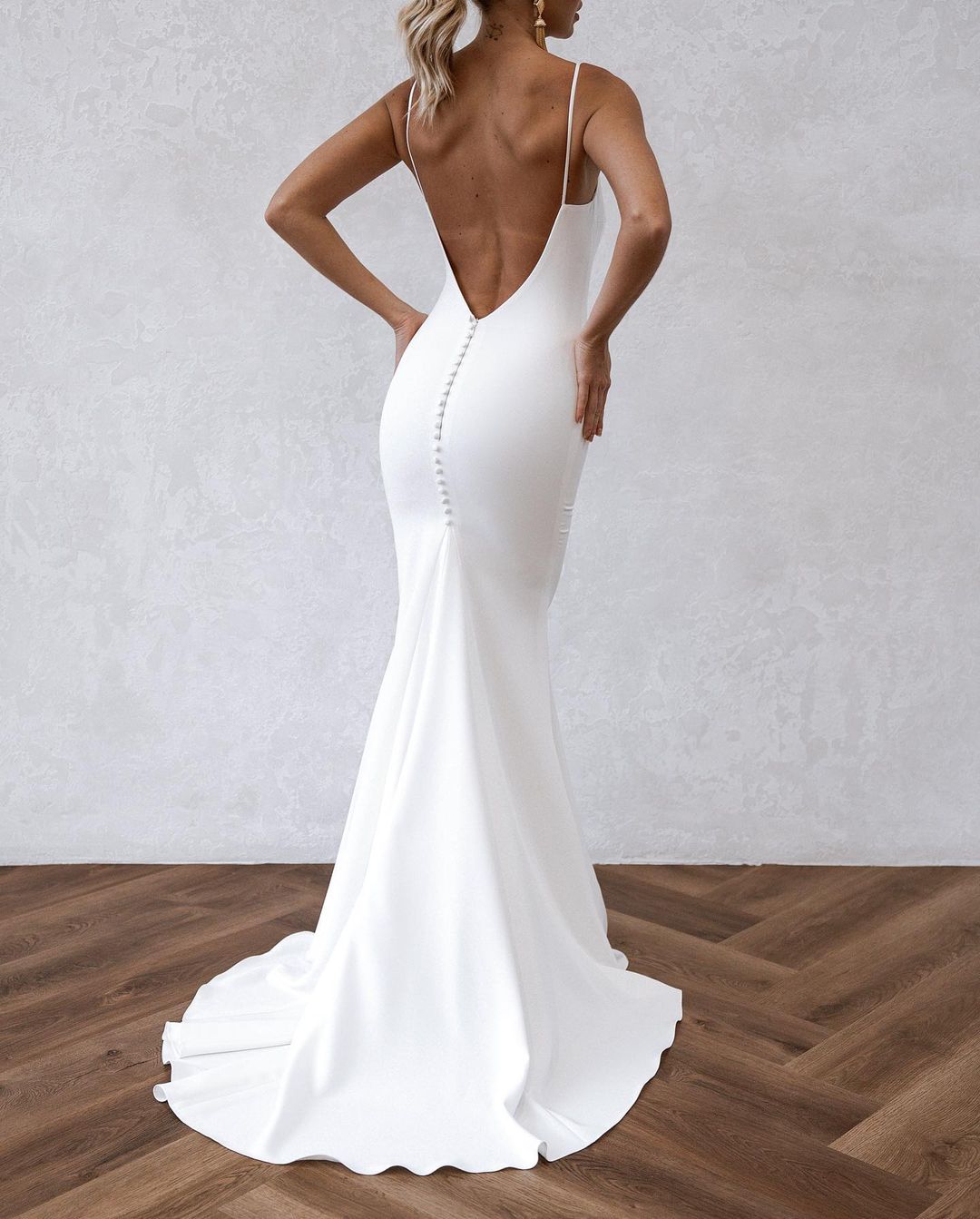 Graceful Simple Mermaid Scoop Neck Soft Satin Long Wedding Dresses Gown HS974