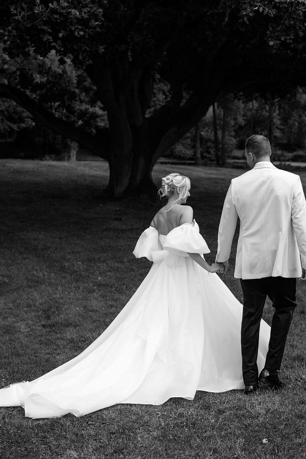 Dazzling Ball Gown Off the Shoulder Wedding Dresses Gown with Ruffled Sleeves HS852