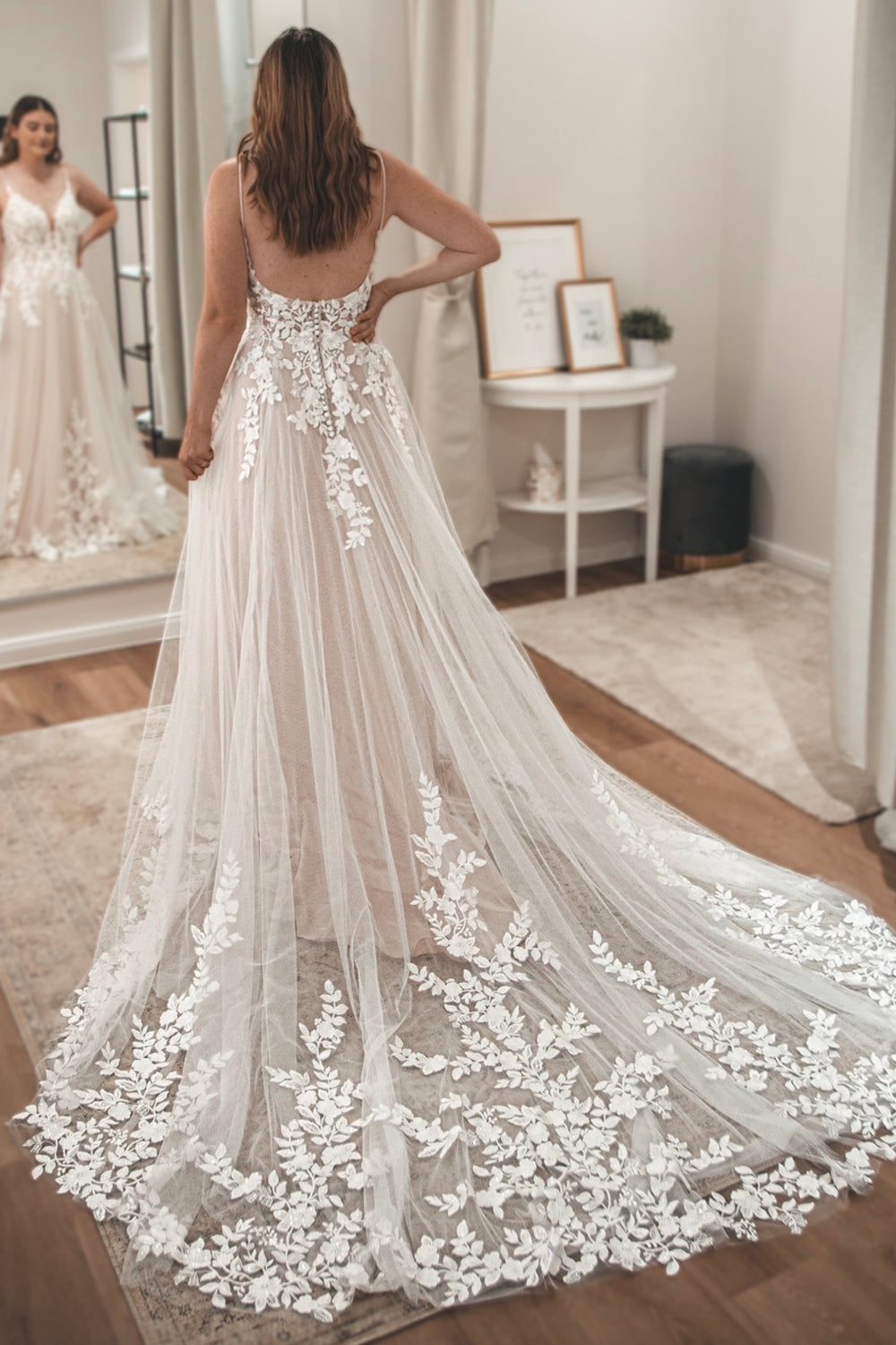 A Line V Neck Tulle Lace Wedding Dresses Gown HS916
