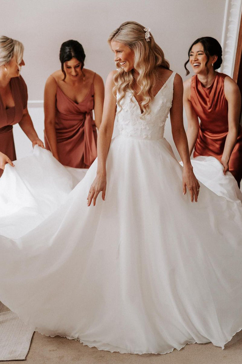 Graceful A-Line V Neck White Chiffon Wedding Dresses Gown with Appliques HS674