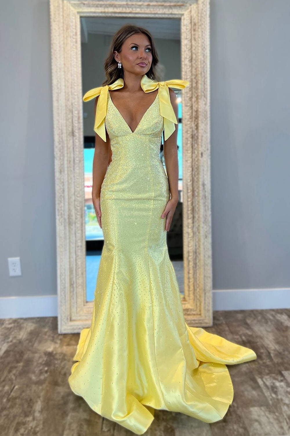 Dazzling Mermaid V Neck Daffodial Glitter Prom Dress Gown with Bow
