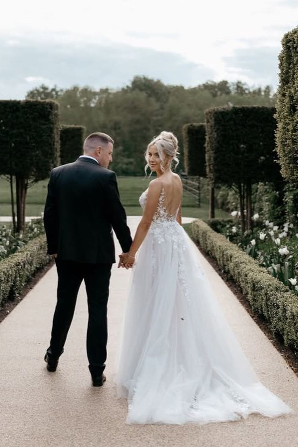 Pastoral Style A Line V Neck Tulle Wedding Dresses Gown with Appliques HS822