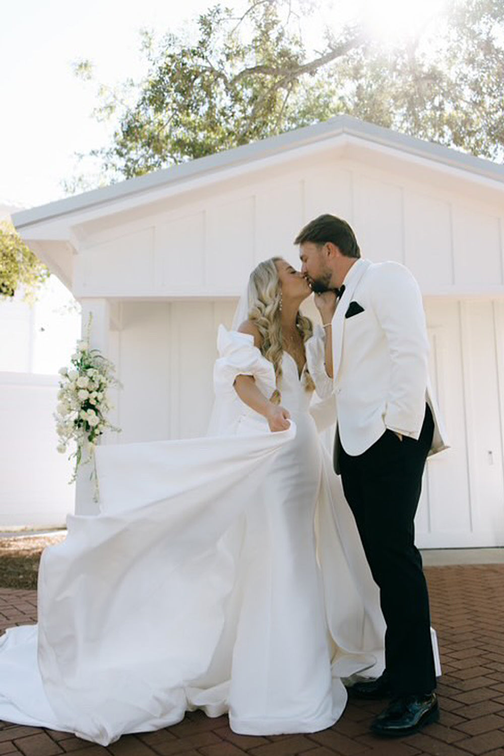 Dazzling Mermaid Off the Shoulder Wedding Dresses Gown with Ruffled Sleeves HS880
