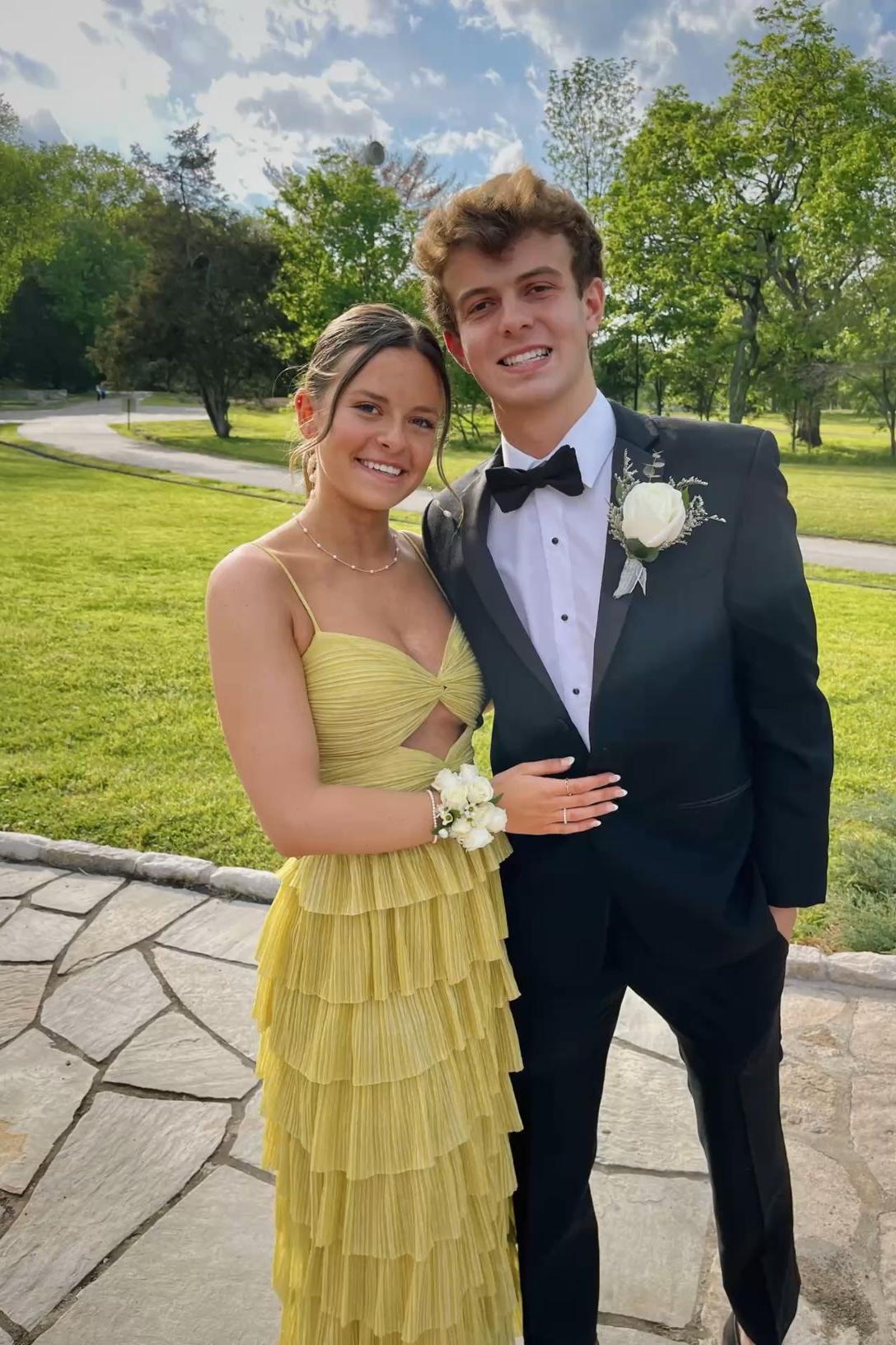 Stunging A Line Sweetheart Yellow Tiered Chiffon Long Prom Dress Gown