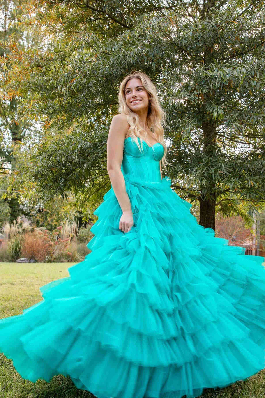 Dazzling Ball Gown Sweetheart Tiered Tulle Prom Dress Gown