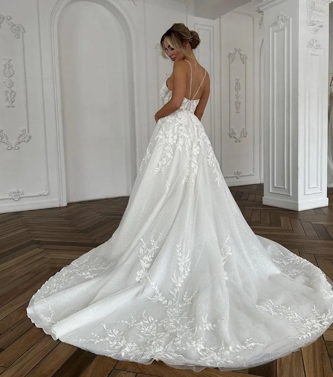 Glamorous A Line V Neck Tulle Long Wedding Dresses Gown with Appliques HS781