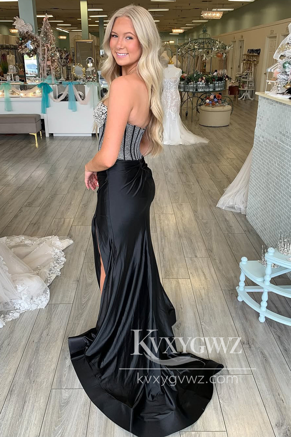 Elegant Mermaid Sweetheart Evening Gown Black Satin Long Prom Dress with Beading LF1239