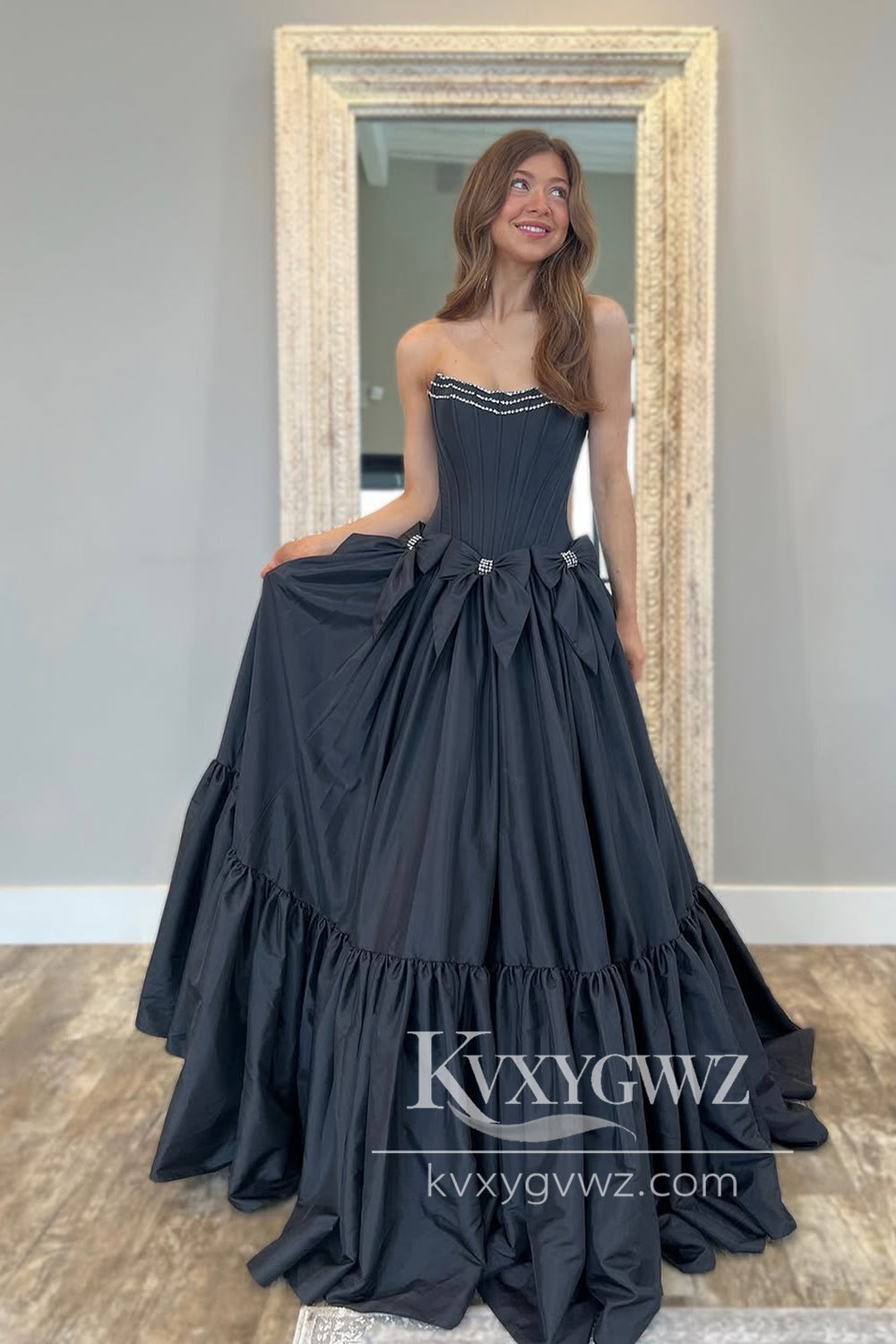 Ball Gown Strapless Evening Gown Black Satin Long Prom Dress Gown with Bowknots LF1332