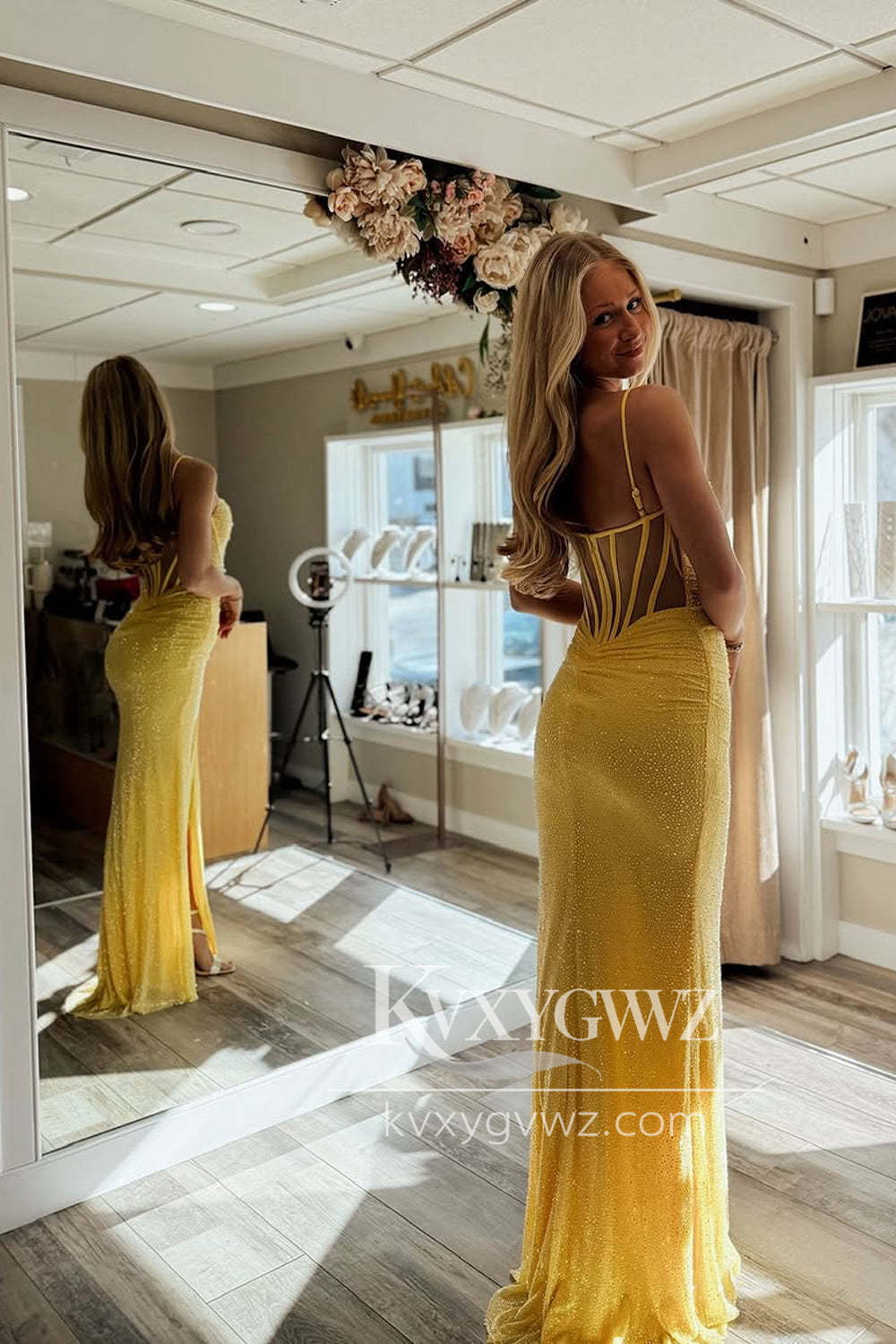 Spaghetti Strap Mermaid Evening Gown Sweetheart Yellow Sequins Long Prom Dress with Slit LF1381