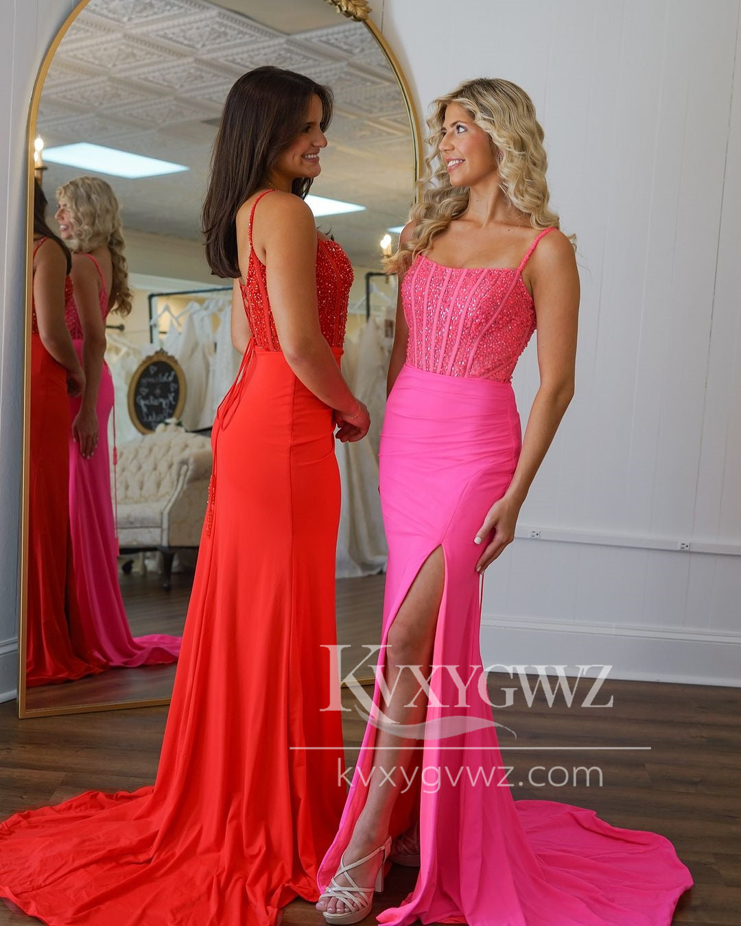 Elegant Red Mermaid Evening Gown Scoop Neck Satin Long Prom Dress with Beading LF1428