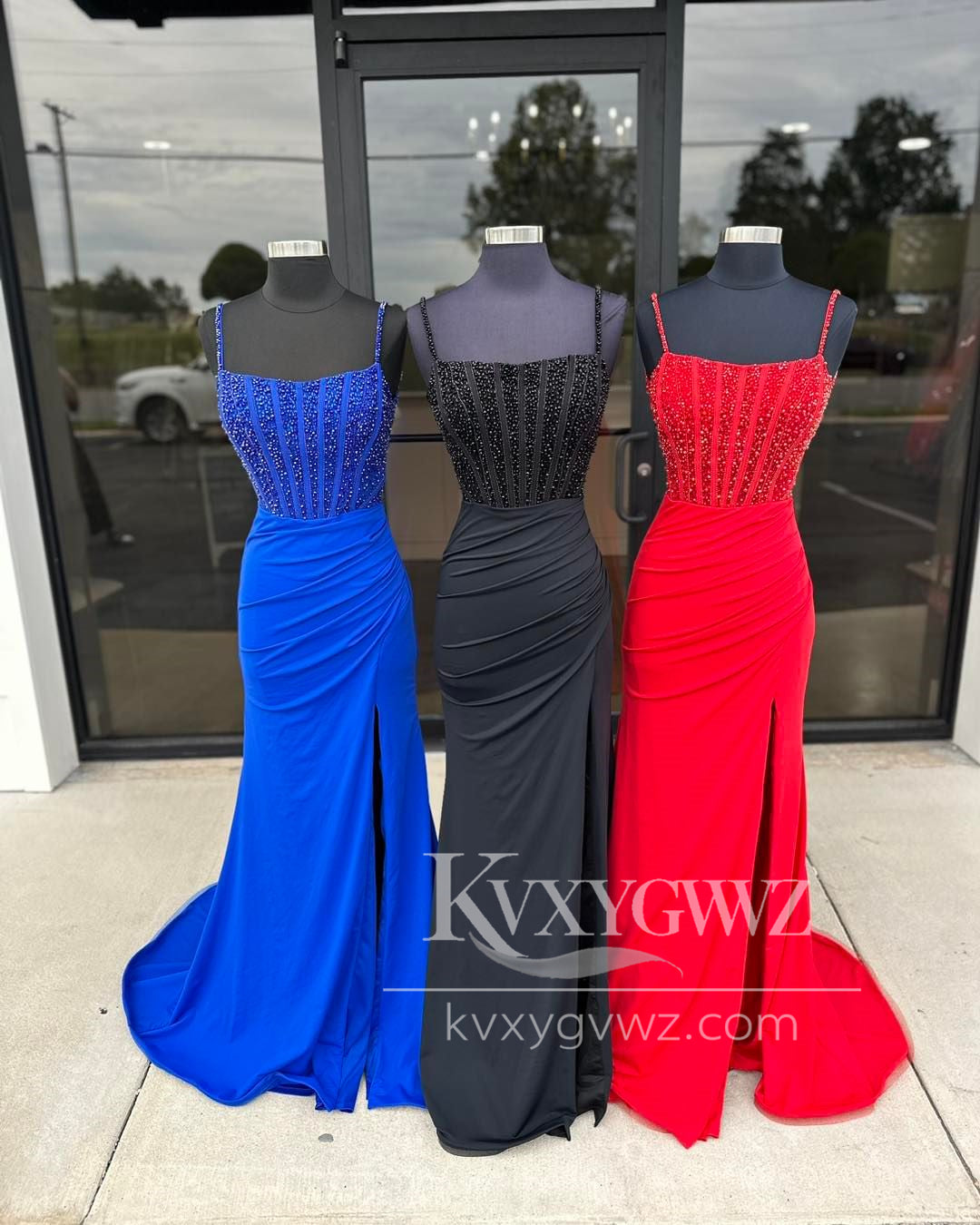 Elegant Red Mermaid Evening Gown Scoop Neck Satin Long Prom Dress with Beading LF1428