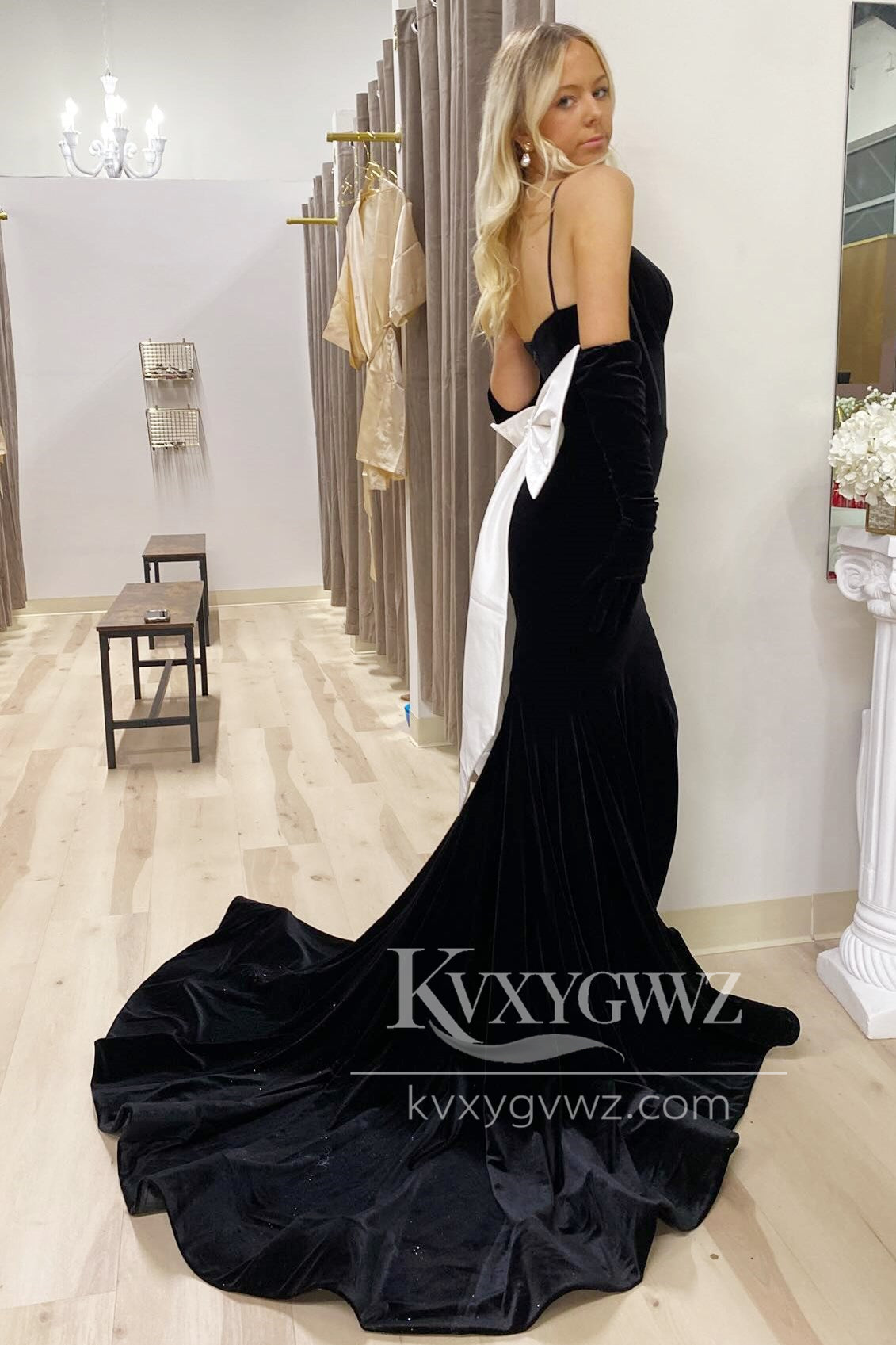 Glamorous Mermaid Evening Gown Sweetheart Black Velvet Long Prom Dress with Bow LF1434