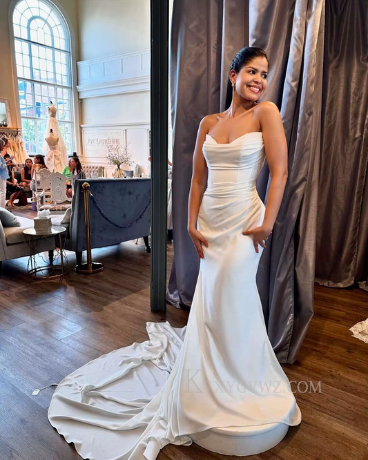 Elegant Sweetheart Satin Sweep Train Wedding Gown/Dress HS407