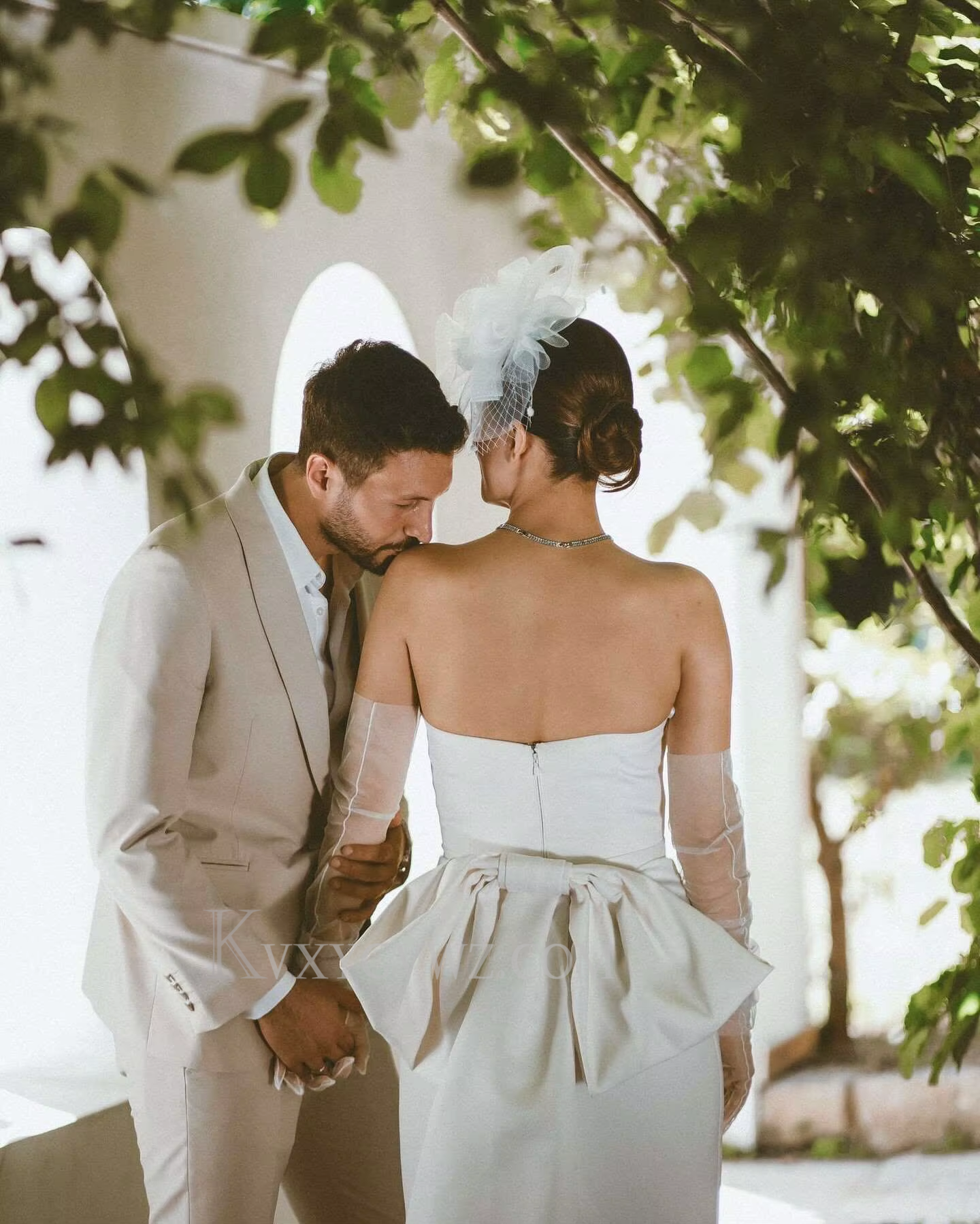 Elegant Strapless Satin Wedding Gown/Dress With Bow HS410