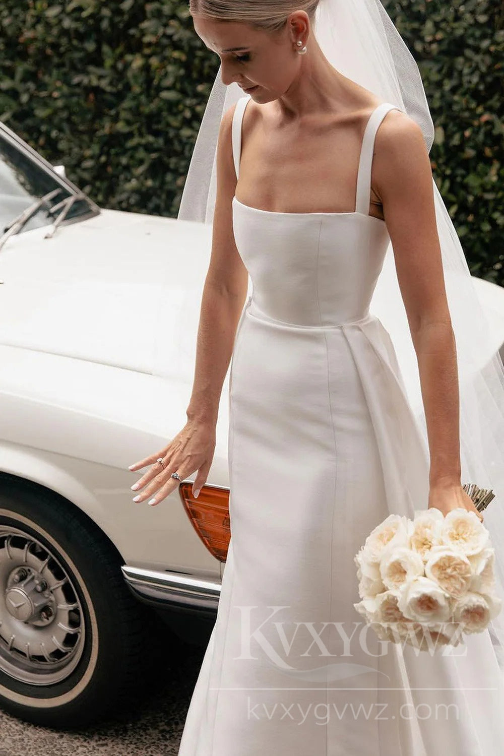 Chic Satin Strap Wedding Dress with Mermaid Silhouette and Dramatic Train Bridal Gown HS437