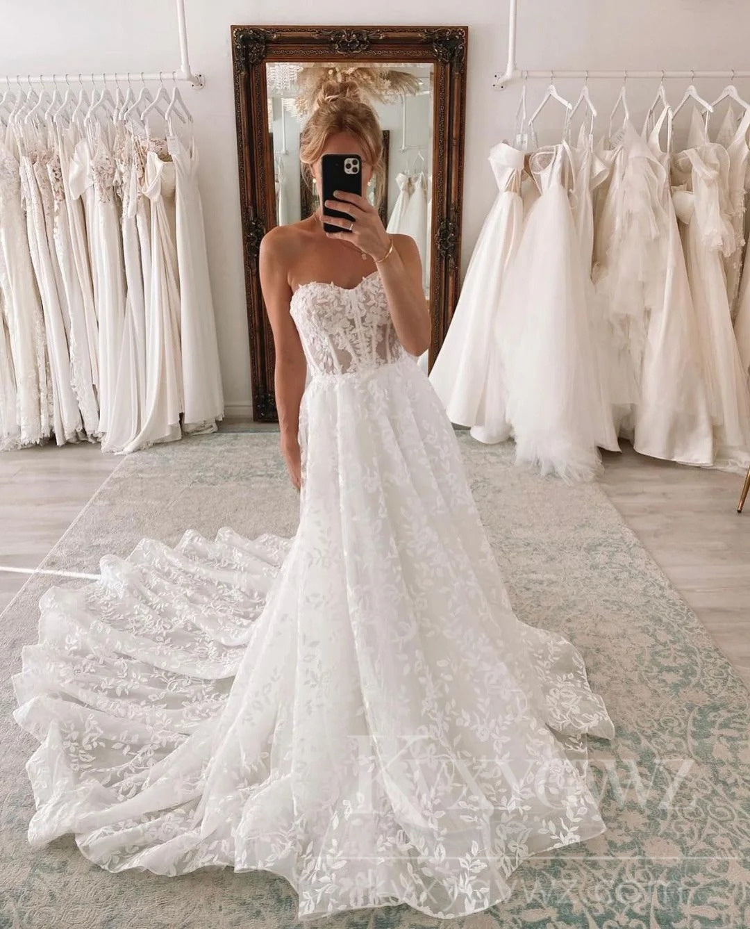 Romantic Lace Sweetheart Wedding Gown with Dramatic Sleeves Sweep Train Bridal Gown HS449