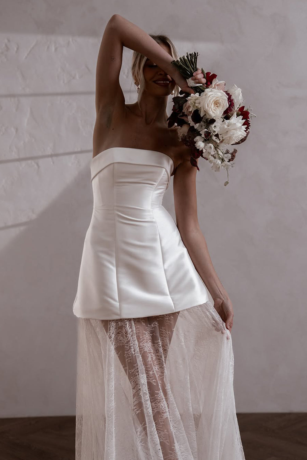 Modern Sheath Strapless Satin Short Wedding Dresses Gown with Lace HS876