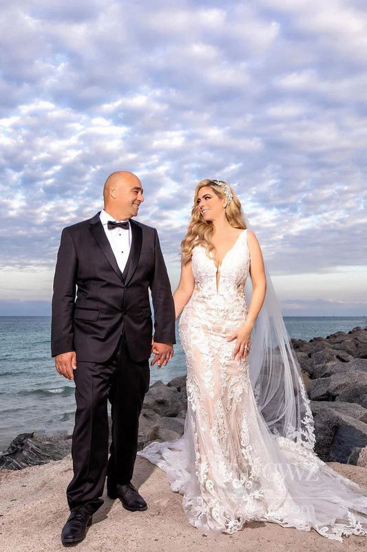 Elegant Lace Mermaid Wedding Dress with Deep V Neckline Bridal Gown HS532