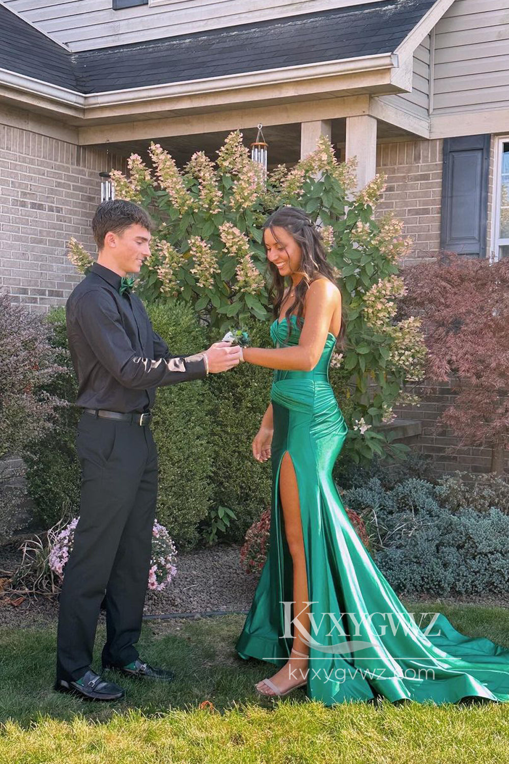 Stunning Mermaid Evening Gown Sweetheart Green Satin Prom Dress with Slit LF639