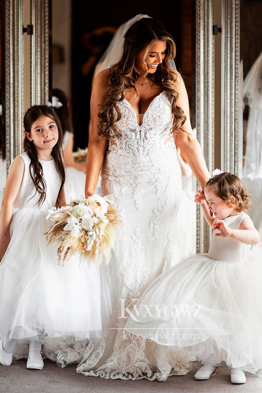 Glamorous Mermaid Spaghetti Strap V Neck Lace Wedding Dresses Gown with Appliques HS670