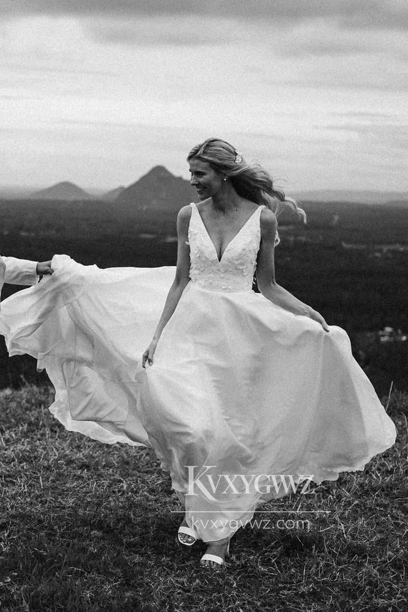 Graceful  A-Line V Neck White Chiffon Wedding Dresses Gown with Appliques HS674