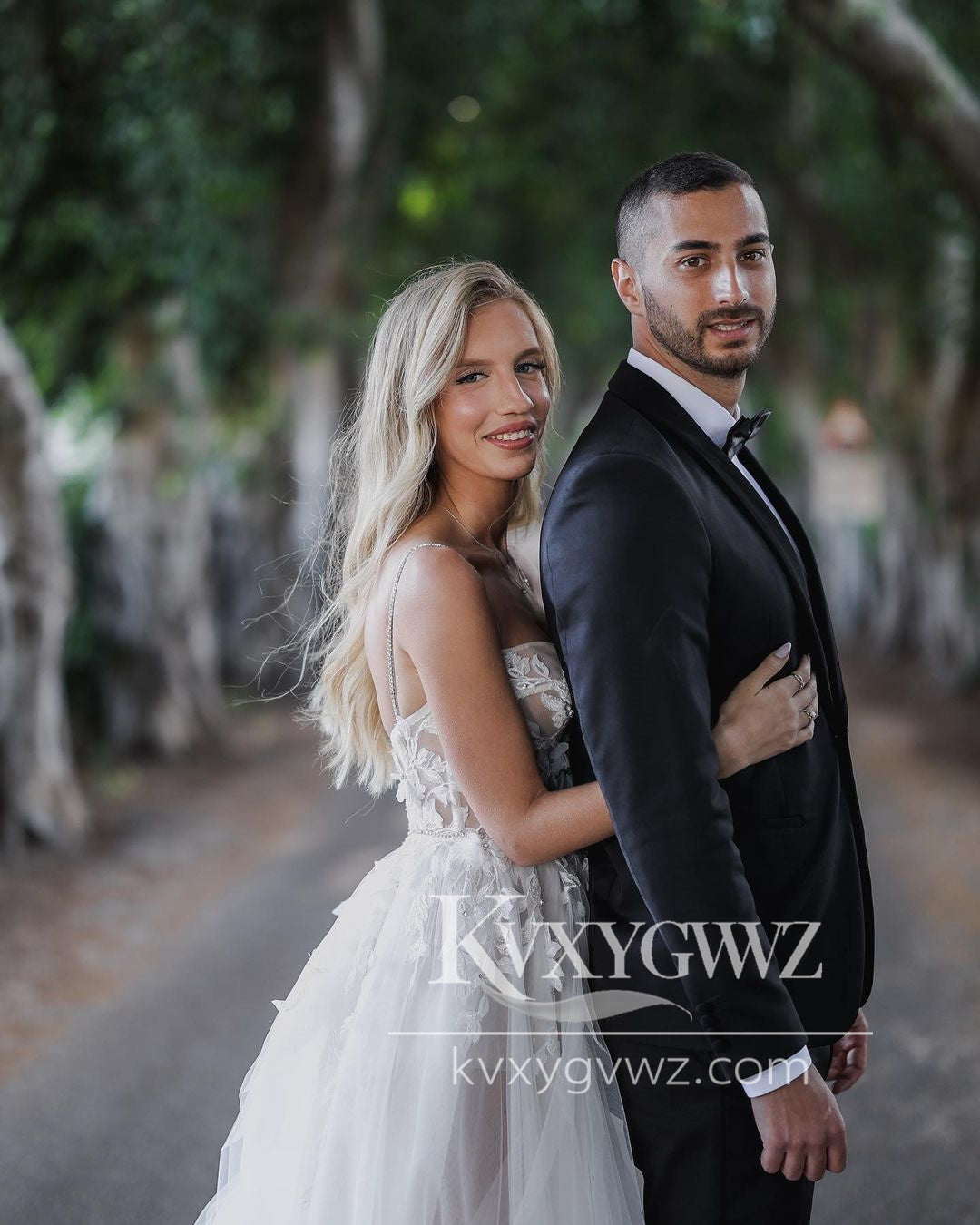 Glamorous A Line Sweetheart Tulle Wedding Dresses Gown with Appliques HS725