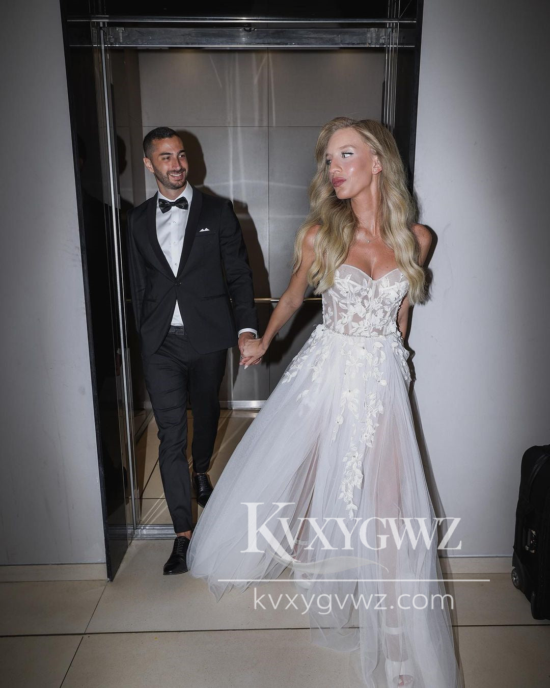 Glamorous A Line Sweetheart Tulle Wedding Dresses Gown with Appliques HS725