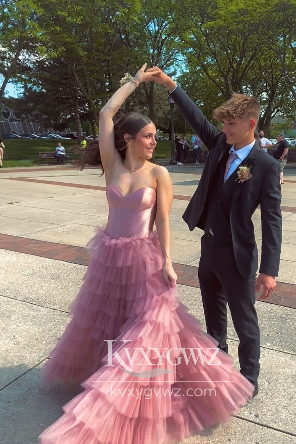 Stunning A Line Sweetheart Evening Gown Pink Tiered Tulle Long Prom Dress LF730