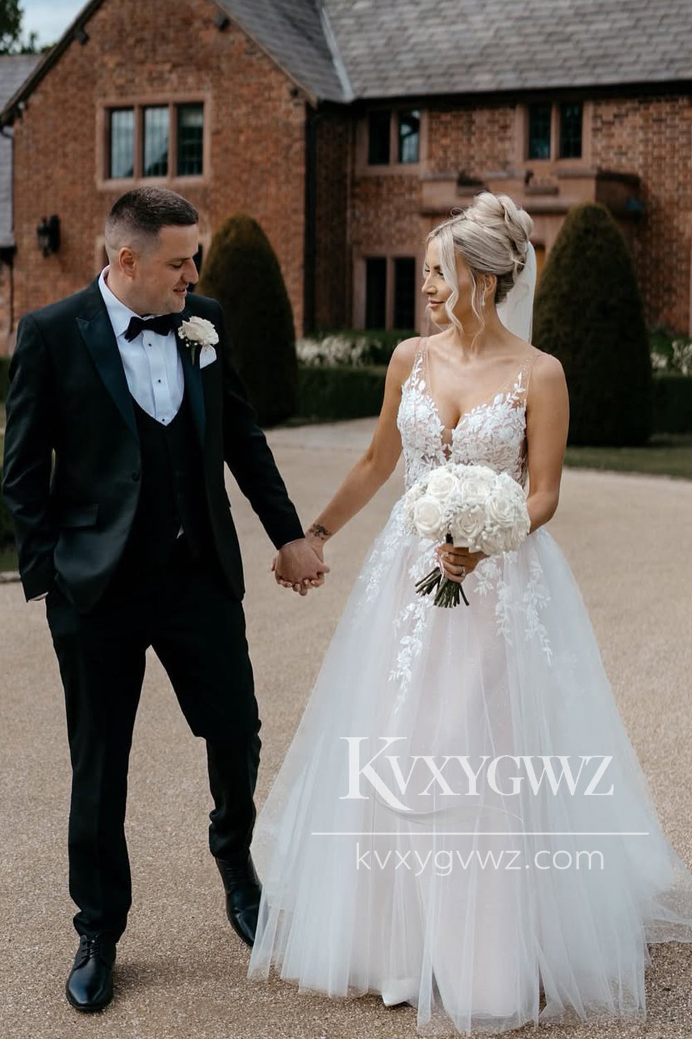 Pastoral Style A Line V Neck Tulle Wedding Dresses Gown with Appliques HS822