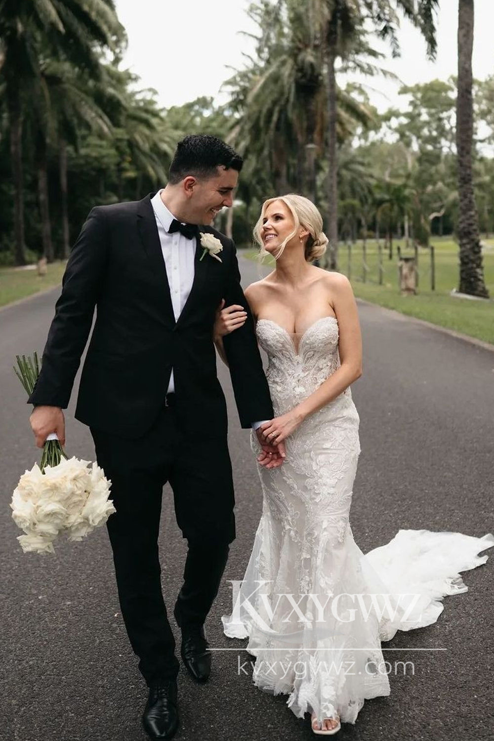 Glamorous Mermaid V Neck Lace Wedding Dresses Gown with Appliques HS865