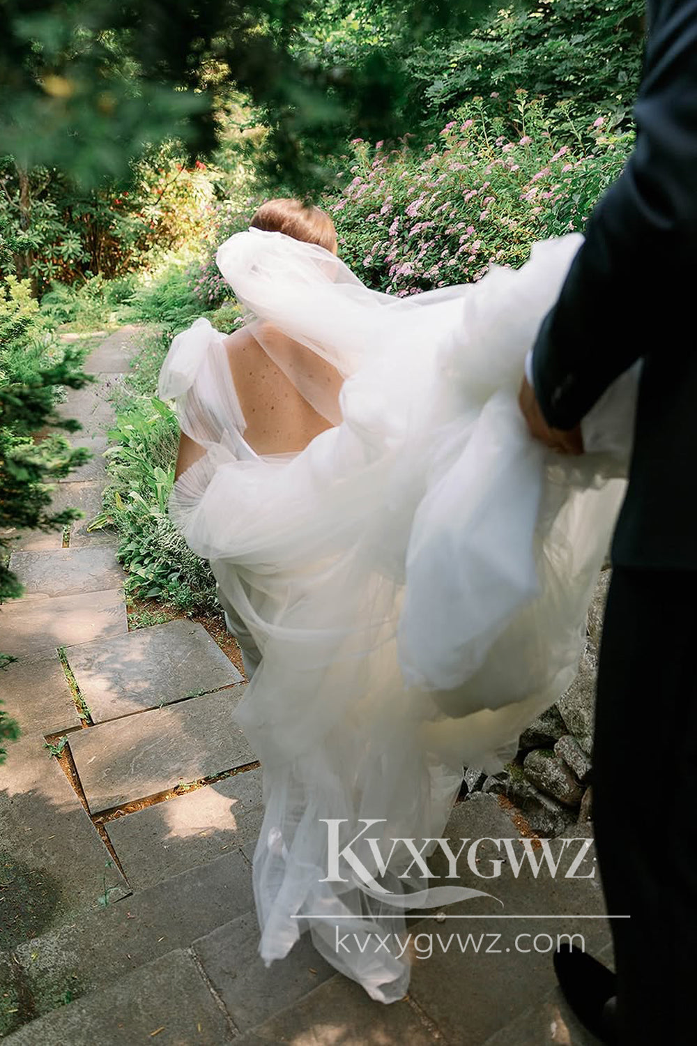 Ball Gown V Neck Tulle Wedding Dresses Gown with Ruffled Pleat HS870