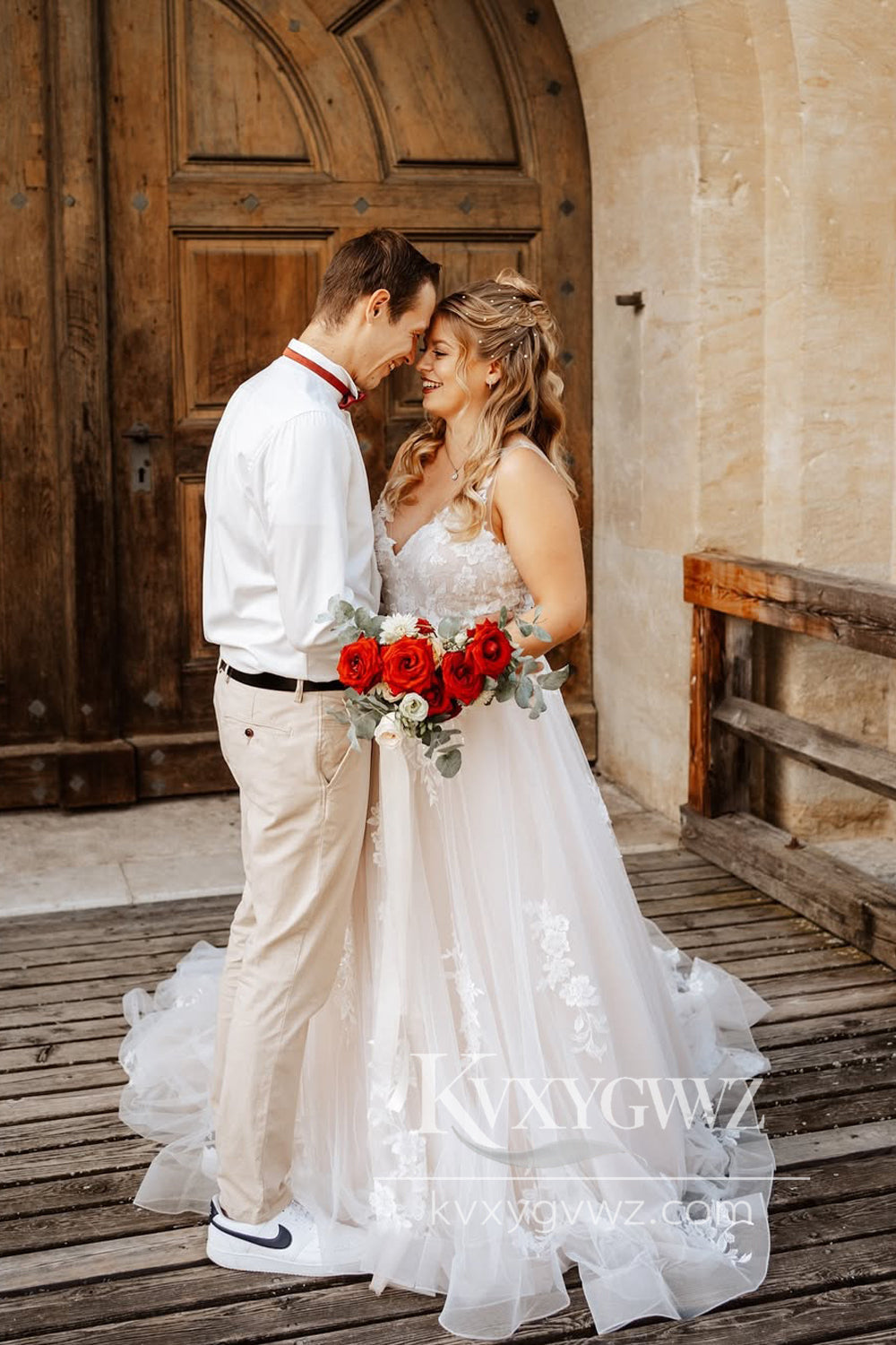 Pastoral Style Ball Gonw V Neck Tulle Long Wedding Dresses Gown with Appliques HS873