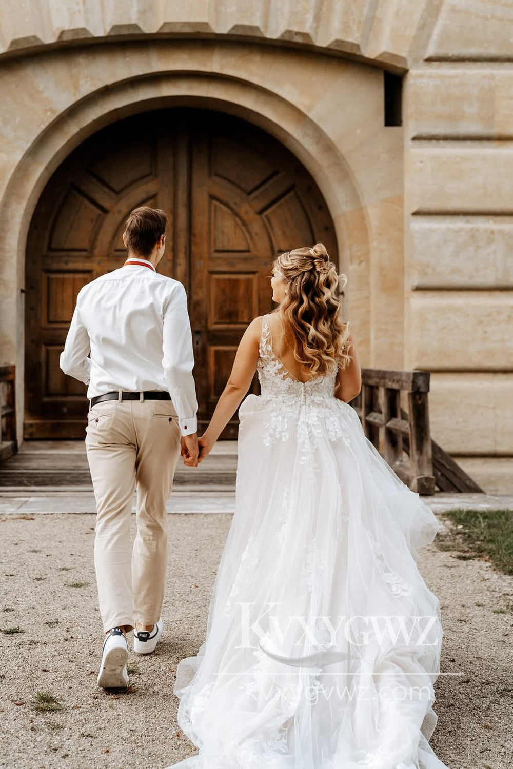 Pastoral Style Ball Gonw V Neck Tulle Long Wedding Dresses Gown with Appliques HS873