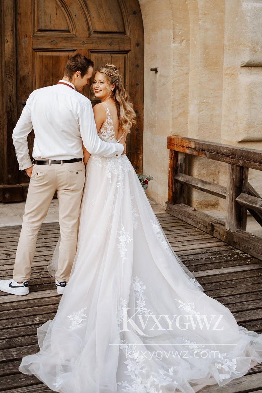 Pastoral Style Ball Gonw V Neck Tulle Long Wedding Dresses Gown with Appliques HS873