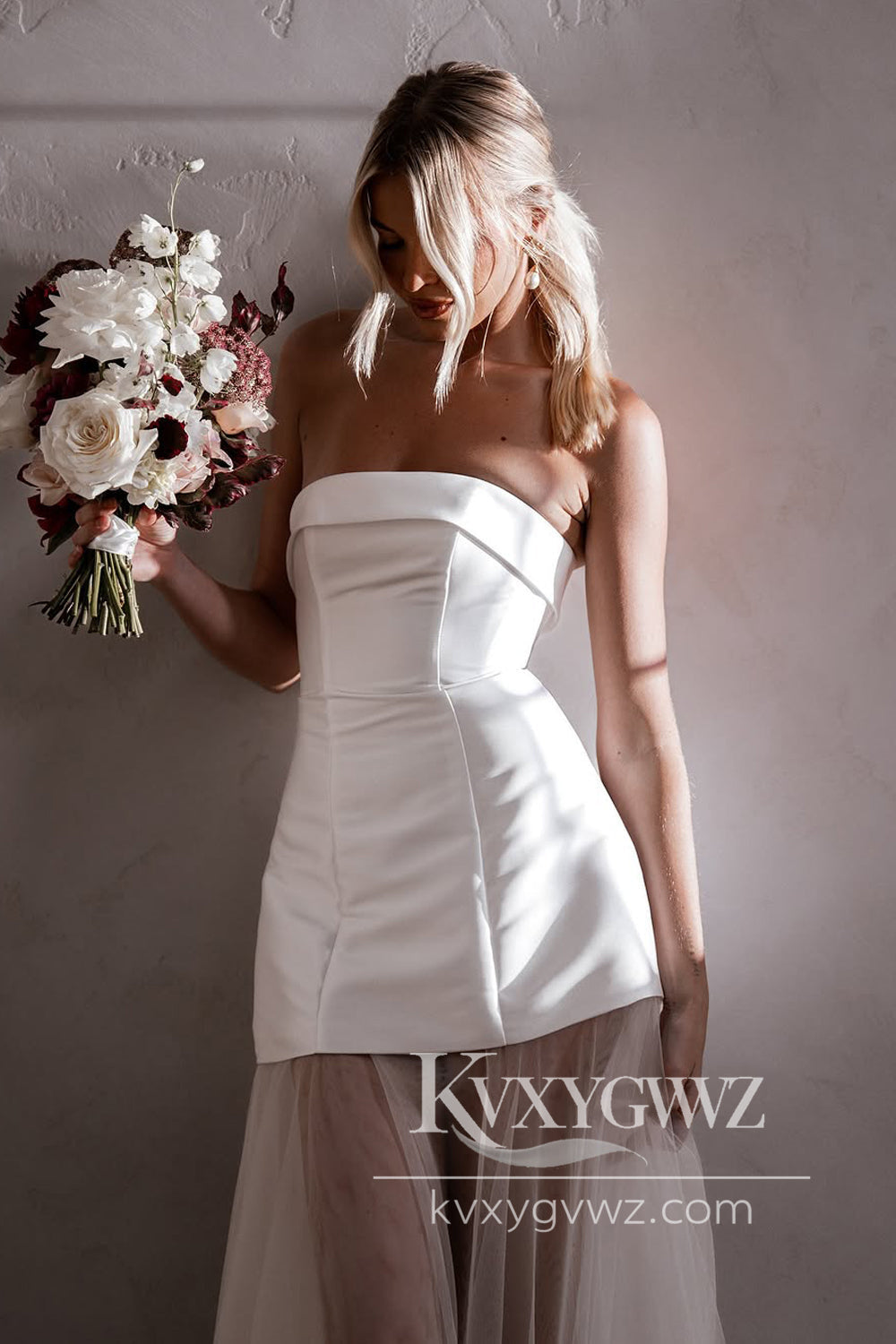 Modern Sheath Strapless Satin Short Wedding Dresses Gown with Lace HS876