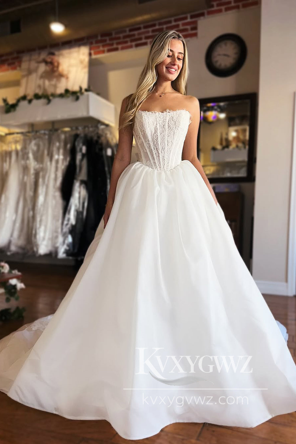 Dazzling Ball Gown Scoop Neck Organza Satin Wedding Dresses Gown with Appliques HS888