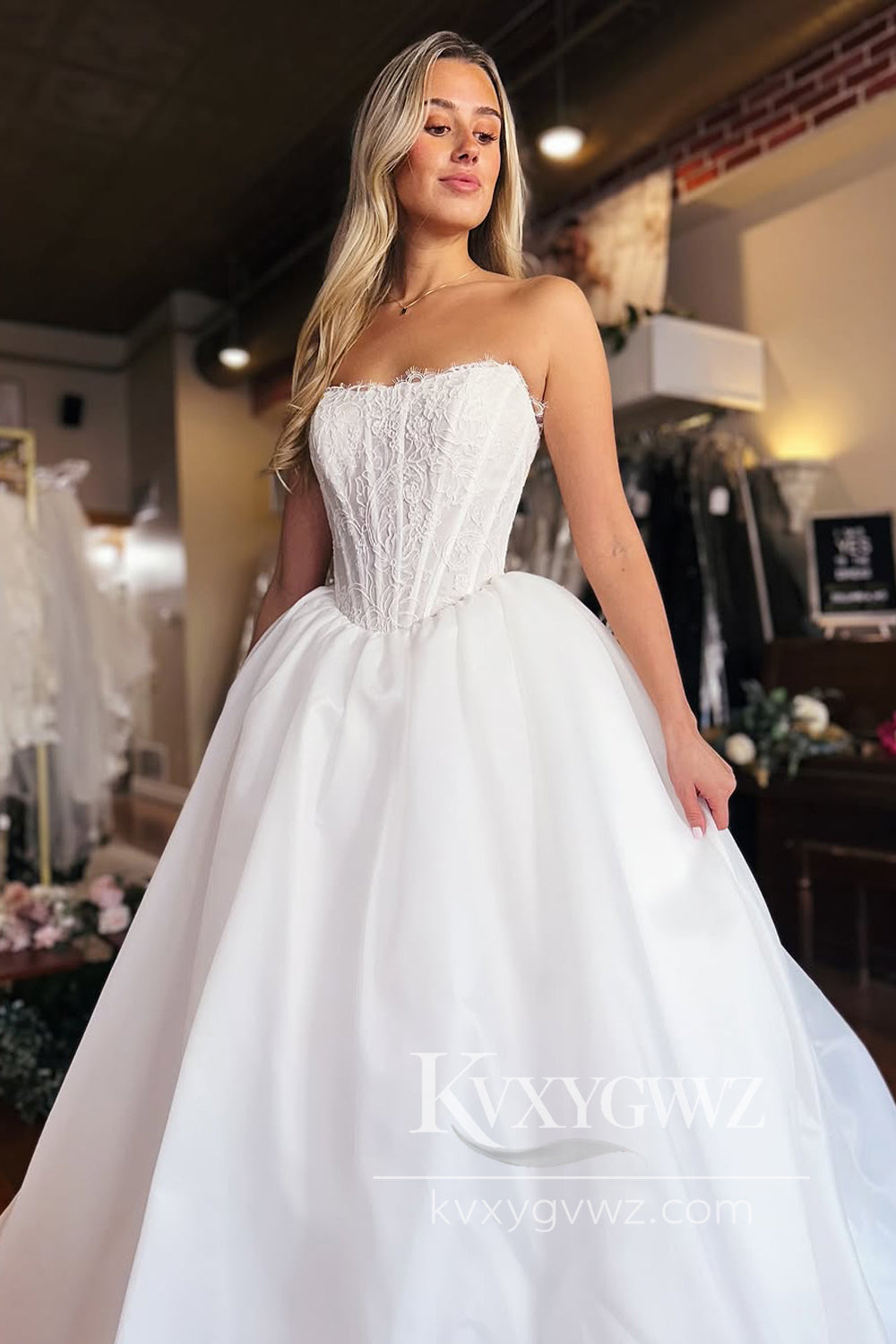Dazzling Ball Gown Scoop Neck Organza Satin Wedding Dresses Gown with Appliques HS888