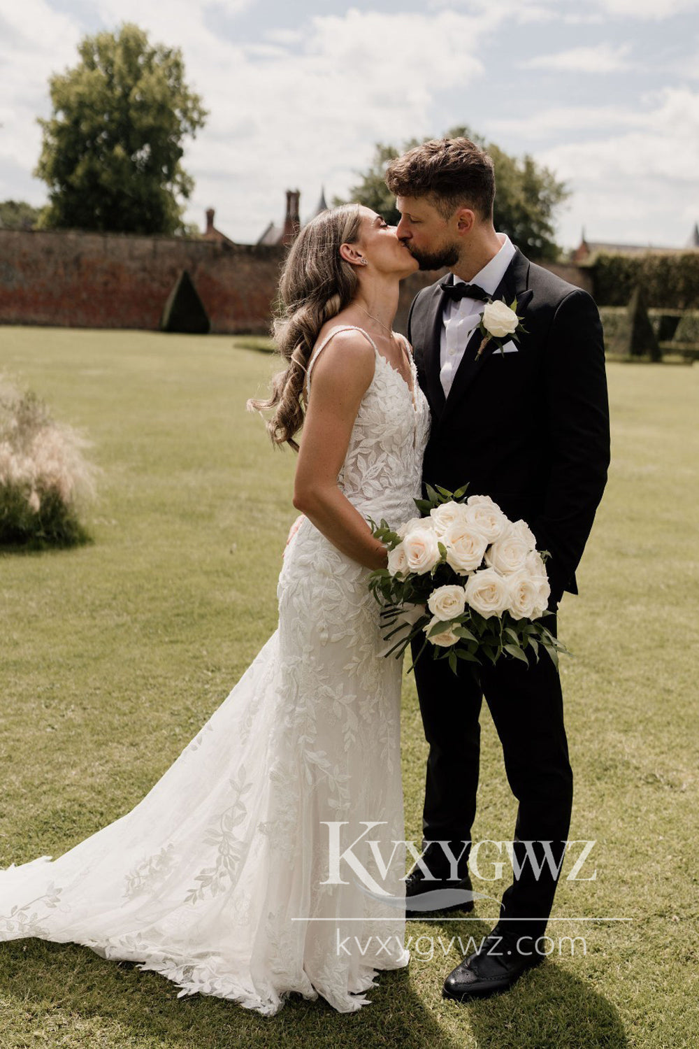 Graceful Mermaid V Neck Lace Beach Wedding Dresses Gown with Appliques HS893