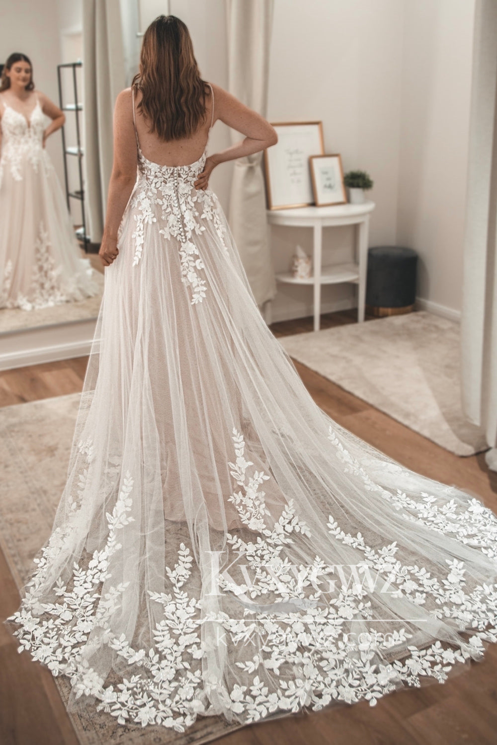 A Line V Neck Tulle Lace Sweep Train Wedding Dresses Gown With Appliques HS916