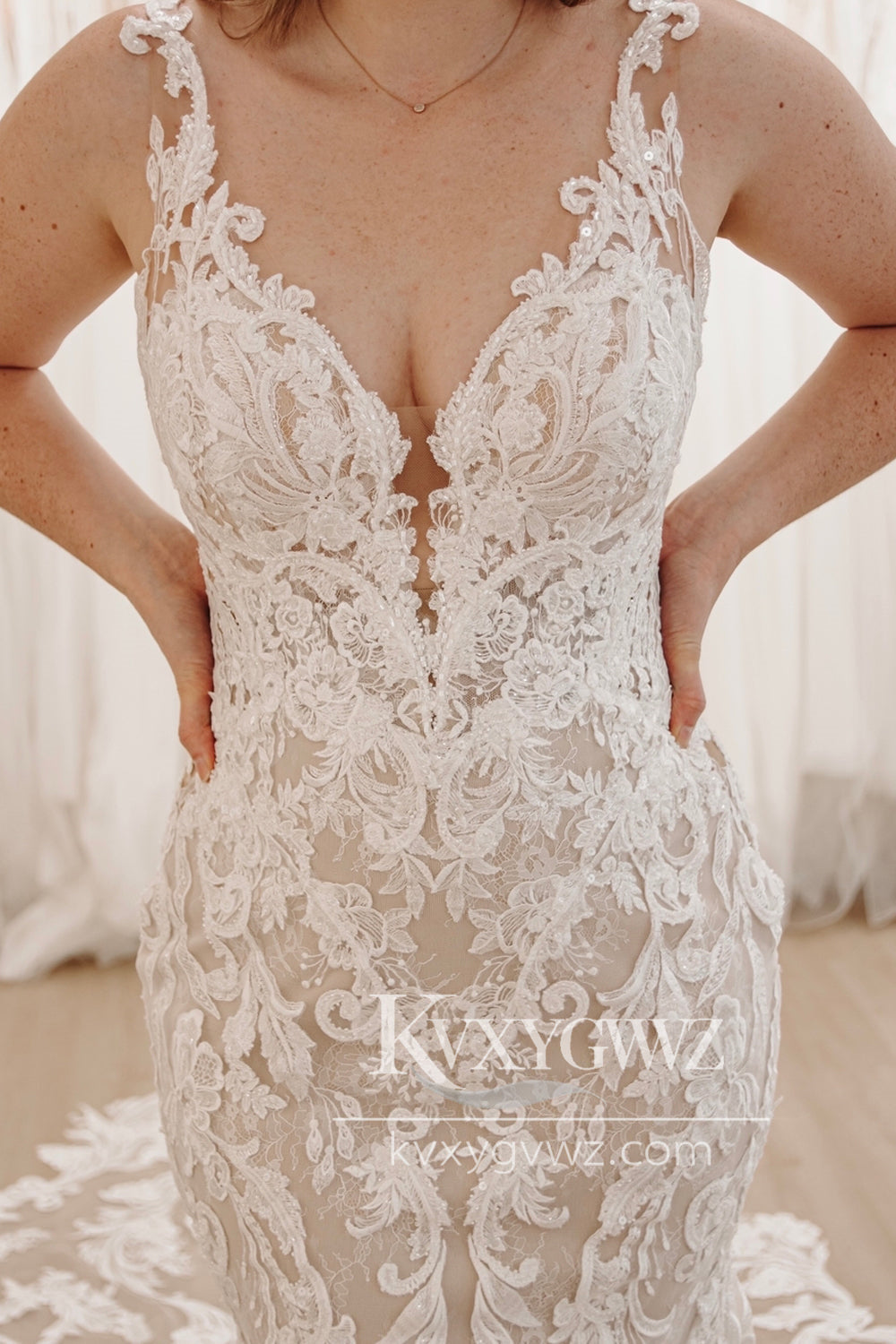 Romantic Mermaid V Neck Lace Wedding Dresses Gown with Appliques HS922