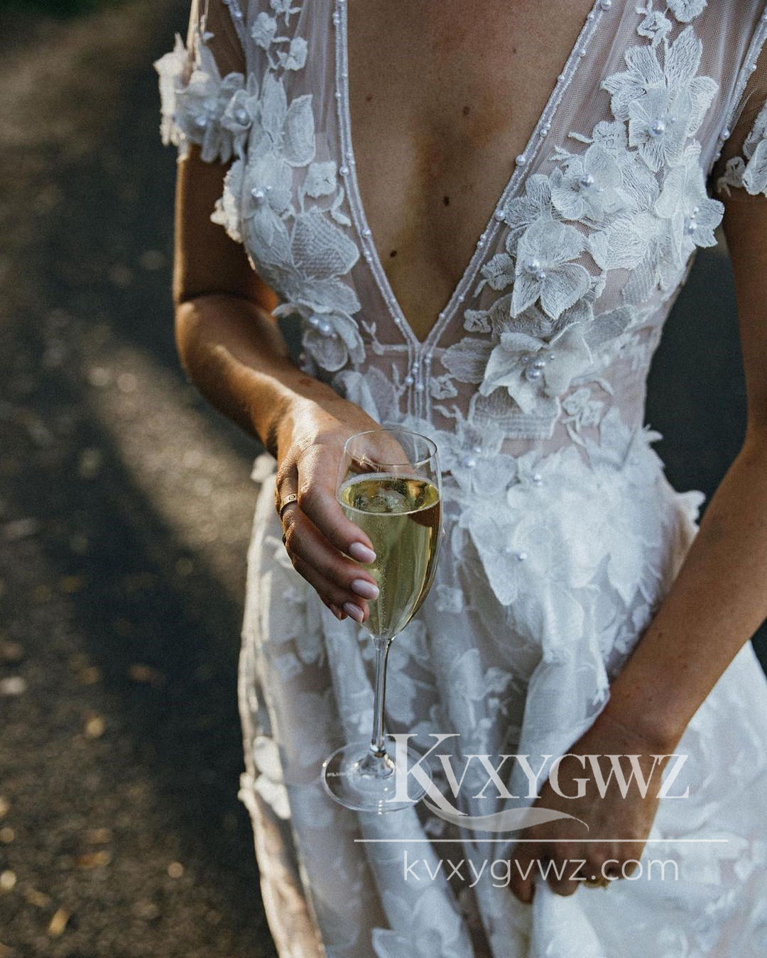 Pastoral Style A Line V Neck Cap Sleeves Tulle Wedding Dresses Gown with Lace HS975