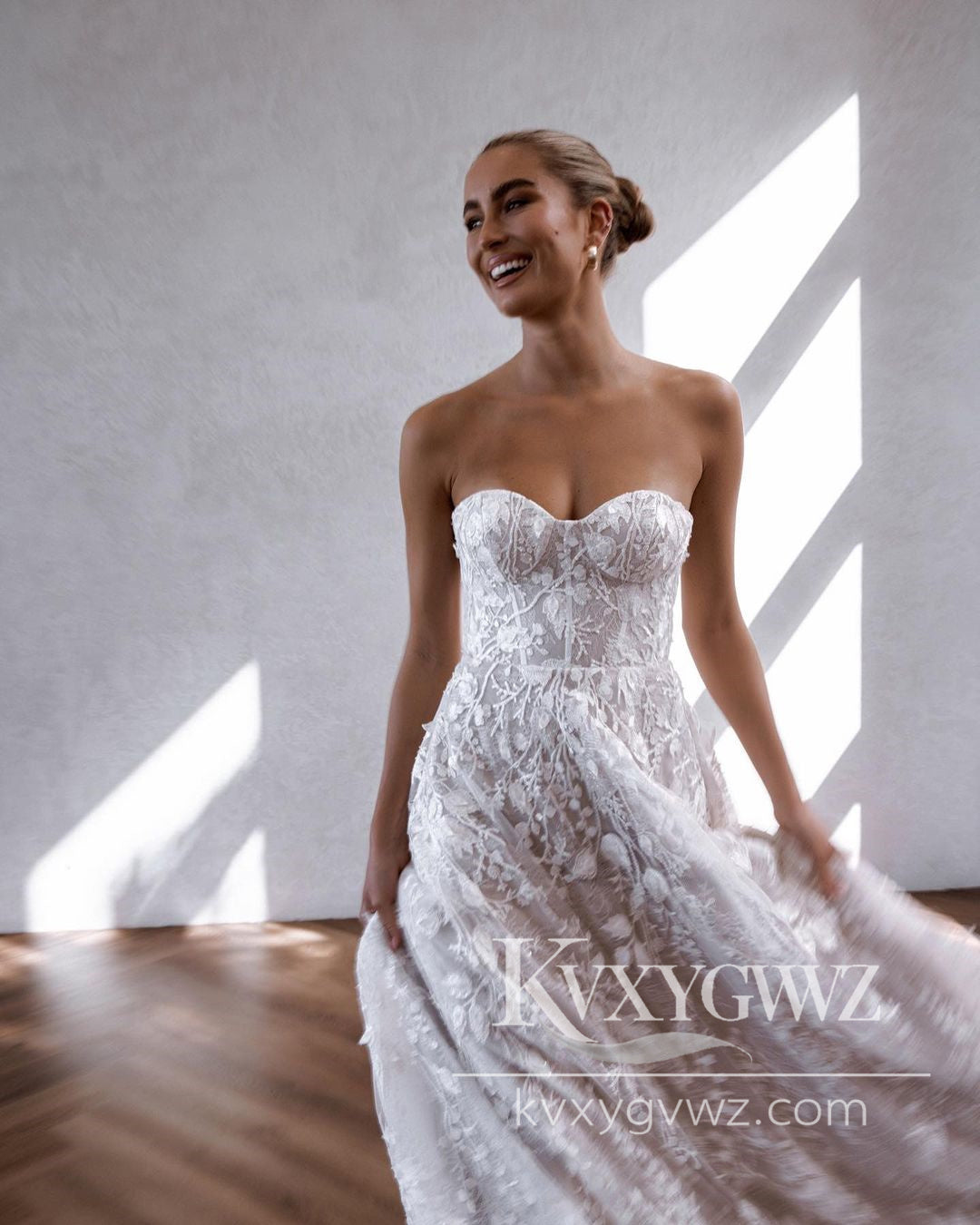Pastoral Style A Line Sweetheart Lace Wedding Dresses Gown with Appliques HS993