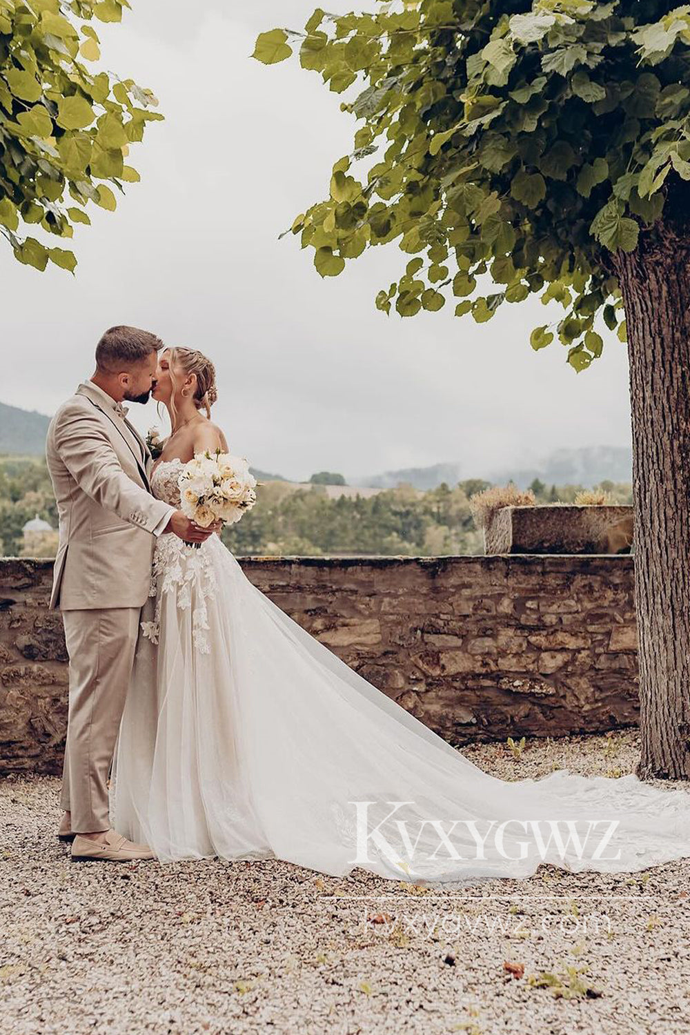 Modern Bohemian A Line Sweetheart Tulle Long Wedding Dresses Gown with Appliques HS999