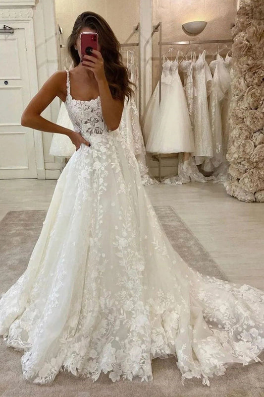 Glamorous Ball Gown Scoop Neck Tulle Wedding Dresses Gown with Appliques HS898