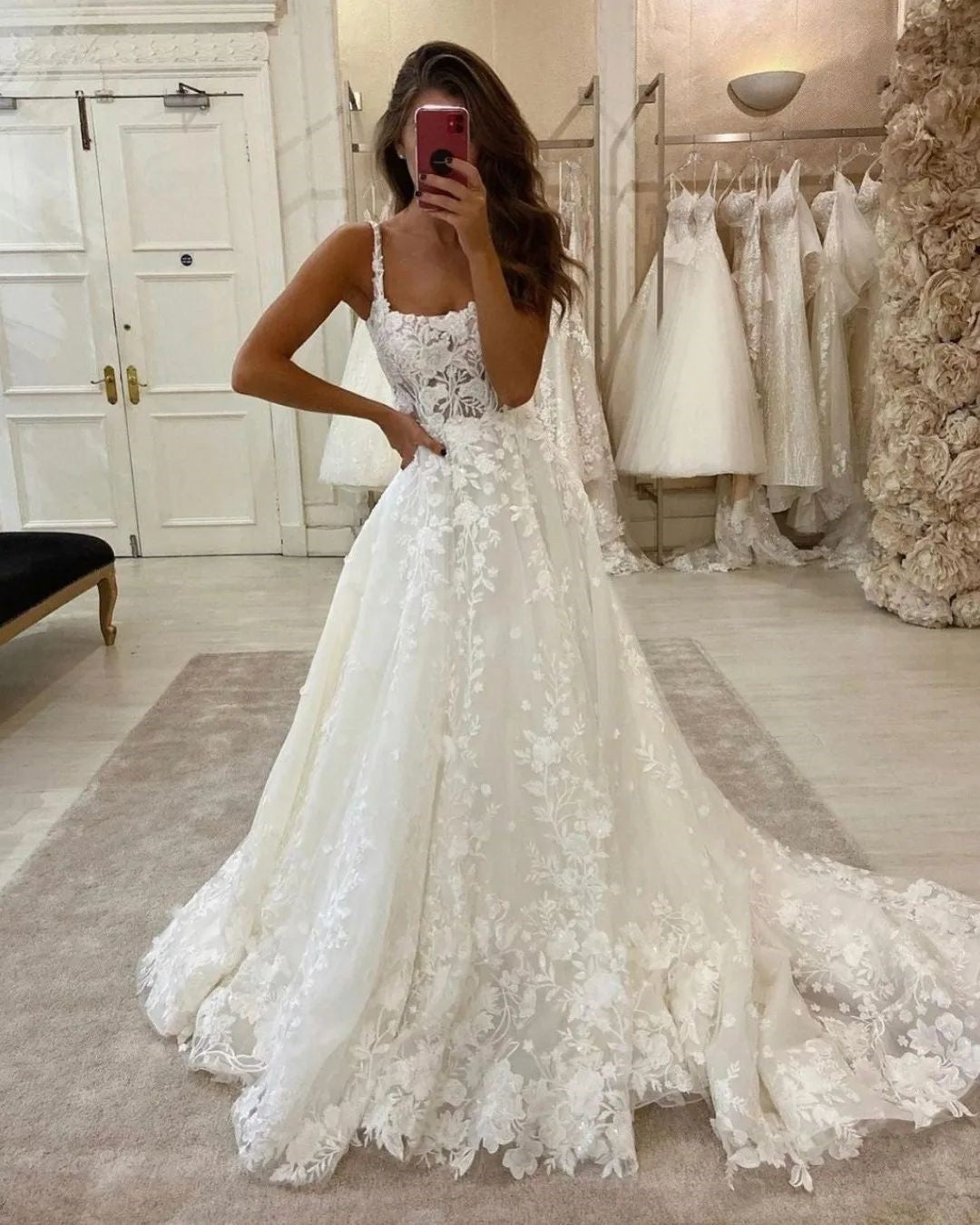 Glamorous Ball Gown Scoop Neck Tulle Wedding Dresses Gown with Appliques HS898