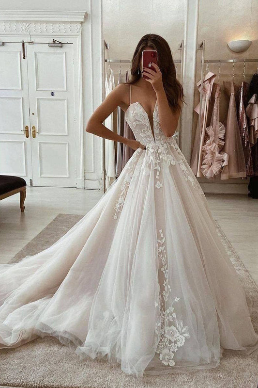 Graceful Ball Gown V Neck Tulle Wedding Dresses Gown with Appliques HS894