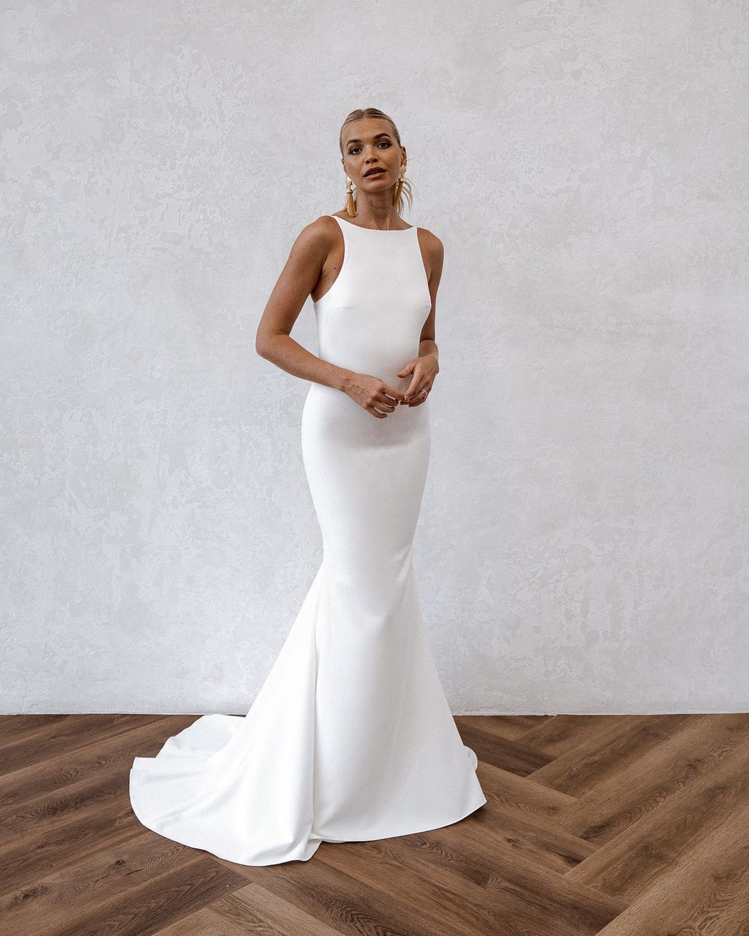 Graceful Simple Mermaid Scoop Neck Soft Satin Long Wedding Dresses Gown HS974