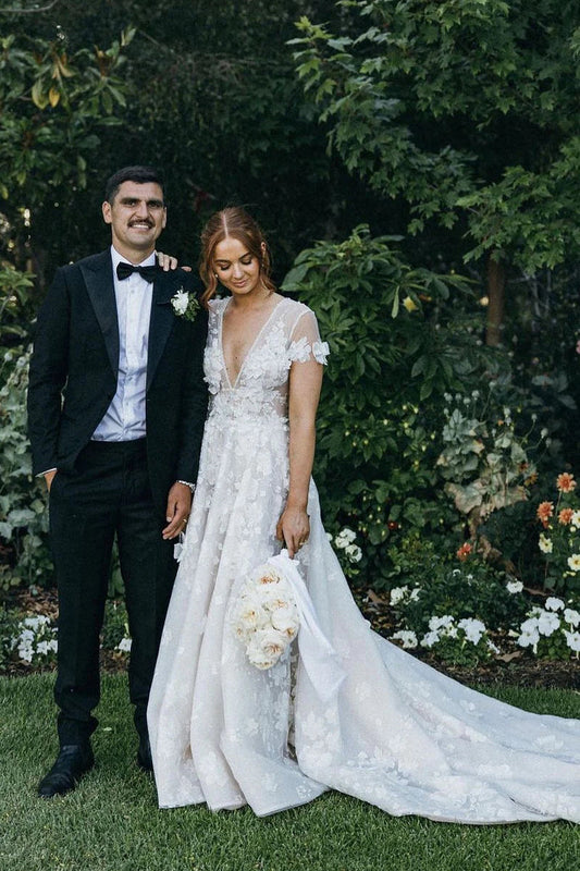 Pastoral Style A Line V Neck Cap Sleeves Tulle Wedding Dresses Gown with Lace HS975